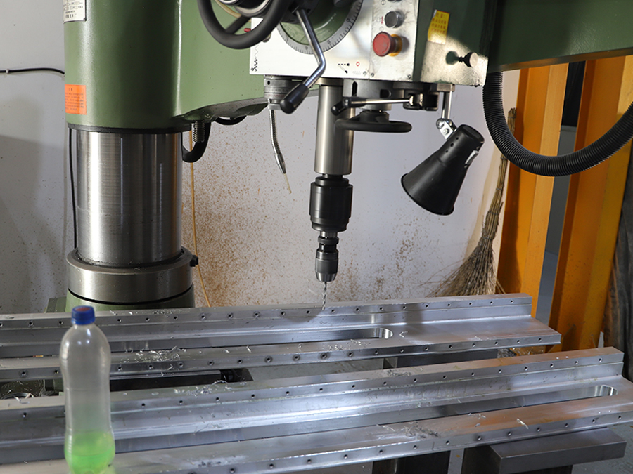 龍(long)門銑床加工